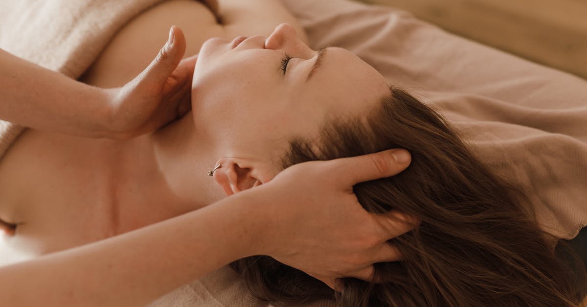 découvrez notre sélection d'huiles de massage naturelles pour une détente optimale. parfaites pour le bien-être du corps et de l'esprit, elles nourrissent et adoucissent la peau.